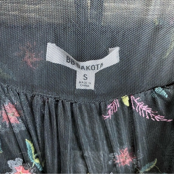 BB Dakota Rayna Embroidered Illusion Top NWT - Picture 5 of 8
